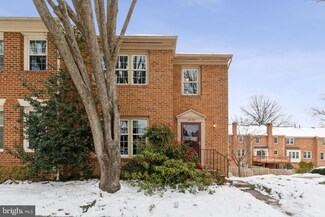 10139 Village Knolls Ct, Oakton, VA 22124