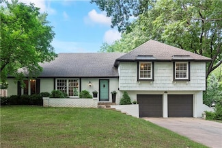 5916 W 90th St, Overland Park, KS 66207