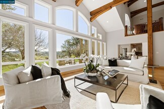124 Derby Ln, Moraga, CA 94556