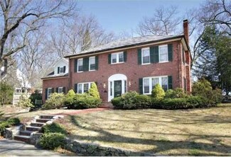 73 Arlington Rd, Chestnut Hill, MA 02467