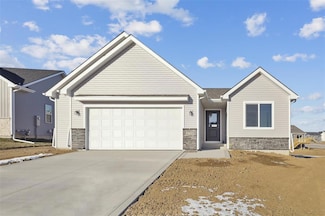 2733 Pilgrim Dr SW, Altoona, IA 50009