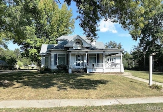 286 Franklin St, White Hall, IL 62092