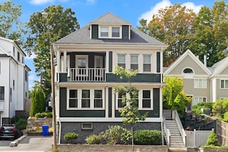 701 Hammond St Unit 1, Chestnut Hill, MA 02467