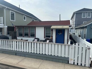 29 Oregon St, Long Beach, NY 11561