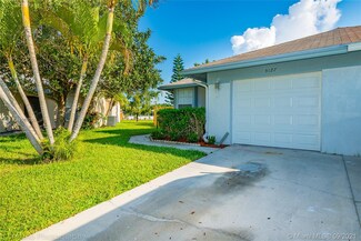 5127 Owls Ct, Lake Worth, FL 33463