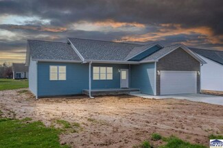 1108 W Ewing St, Clinton, IN 47842