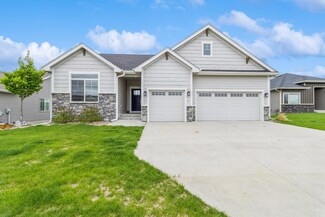 911 NW Ridgeline Ct, Ankeny, IA 50023