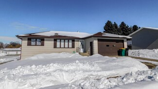 912 Constitution Dr, Bismarck, ND 58501