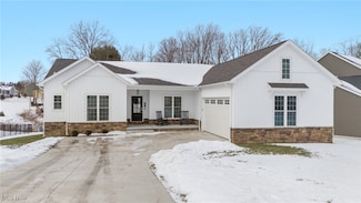 181 Hawkins Ln, Columbiana, OH 44408