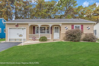 37 Zeeland Dr, Toms River, NJ 08757