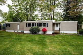 20 S Blueberry Ln, Rochester, NH 03867