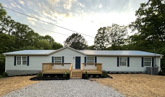 2061 Little Hurricane Creek Rd, McEwen, TN 37101