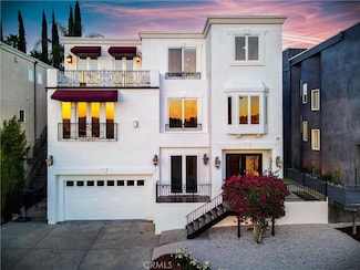 5250 Calatrana Dr, Woodland Hills, CA 91364