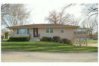 90 Elm St, Carlisle, IA 50047