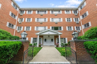 950 Washington Blvd Unit 206, Oak Park, IL 60302