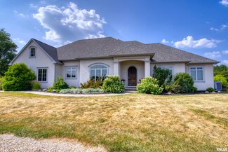 445 S Franklin St, Toulon, IL 61483