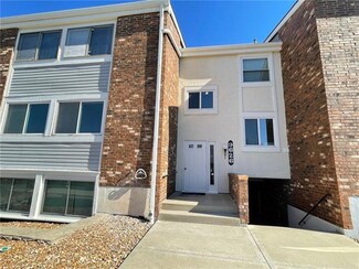 9626 Perry Ln Unit A, Overland Park, KS 66212