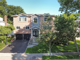 11 Fishermans Dr, Port Washington, NY 11050