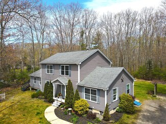 10 Beechwood Ln, Lincolnville, ME 04849