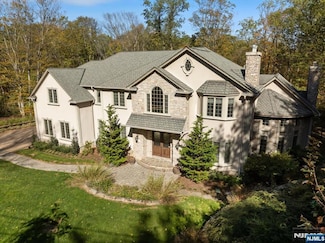 613 Knollwood Rd, Franklin Lakes, NJ 07417
