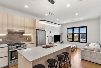 211 Condor St Unit 10, Boston, MA 02128