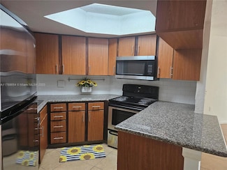 8323 Lake Dr Unit 503, Doral, FL 33166
