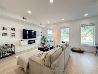 231 Maverick St Unit 3, Boston, MA 02128