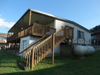 1905 Blue Heron Ln, Lansing, IA 52151