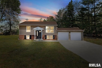 18658 Blackhawk Dr, Girard, IL 62640