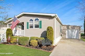 902 Oak Ridge Terrace, Whiting, NJ 08759