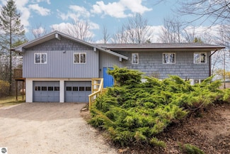 8822 Bahle Rd, Suttons Bay, MI 49682