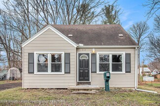 535 Emily Ave, Lansing, MI 48910