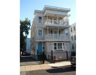 32 Lyon St, Dorchester, MA 02122