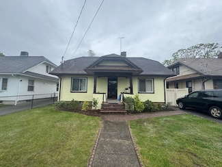 112 E Seaman Ave, Freeport, NY 11520