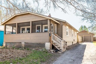800 S Lake Dr, Independence, MO 64053
