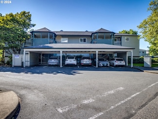 4990 S Landing Dr Unit 204, Portland, OR 97239