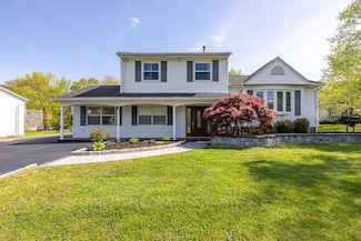 28 Strawberry Place, Pearl River, NY 10965