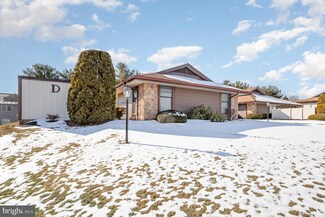 1884 Azalea Dr Unit D3, York, PA 17408