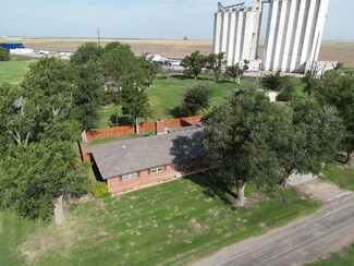 212 Farnsworth St, Farnsworth, TX 79033