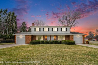 106 Green Meadows Dr, Lansing, MI 48917