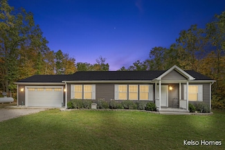 1072 N Bingham Ave, White Cloud, MI 49349