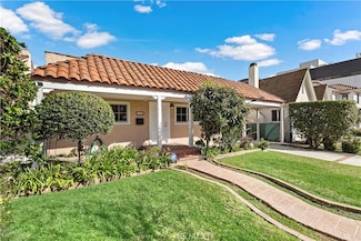 124 N Le Doux Rd, Beverly Hills, CA 90211
