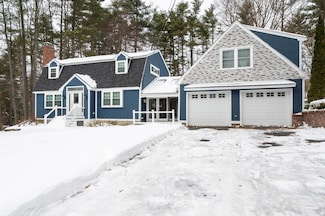 54 Pollard Rd, Plaistow, NH 03865