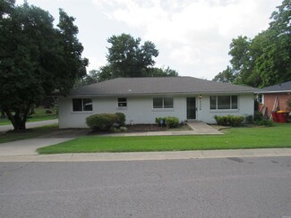 1206 Holloway St, Morrilton, AR 72110