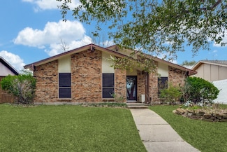 2818 Ashglen Dr, Garland, TX 75043