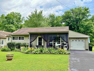302 Lindsey Ave, Metropolis, IL 62960