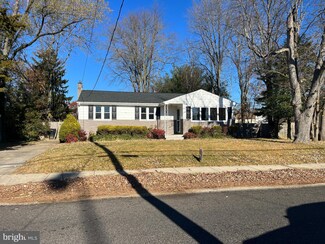 12 Essex Ave, Sicklerville, NJ 08081