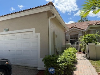 2801 E Aragon Blvd, Sunrise, FL 33313