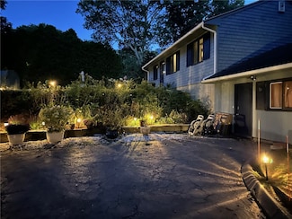 13 Valley Dr, Westerly, RI 02891