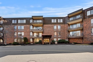 1002 Paradise Rd Unit 1O, Swampscott, MA 01907